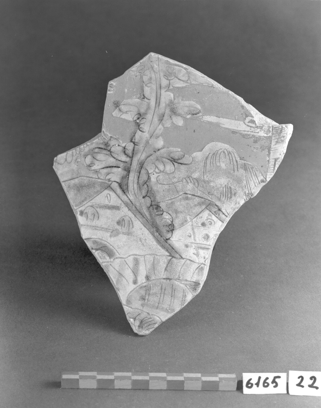 paesaggio con architetture (piatto, frammento) - produzione veneziana (seconda metà sec. XVI)