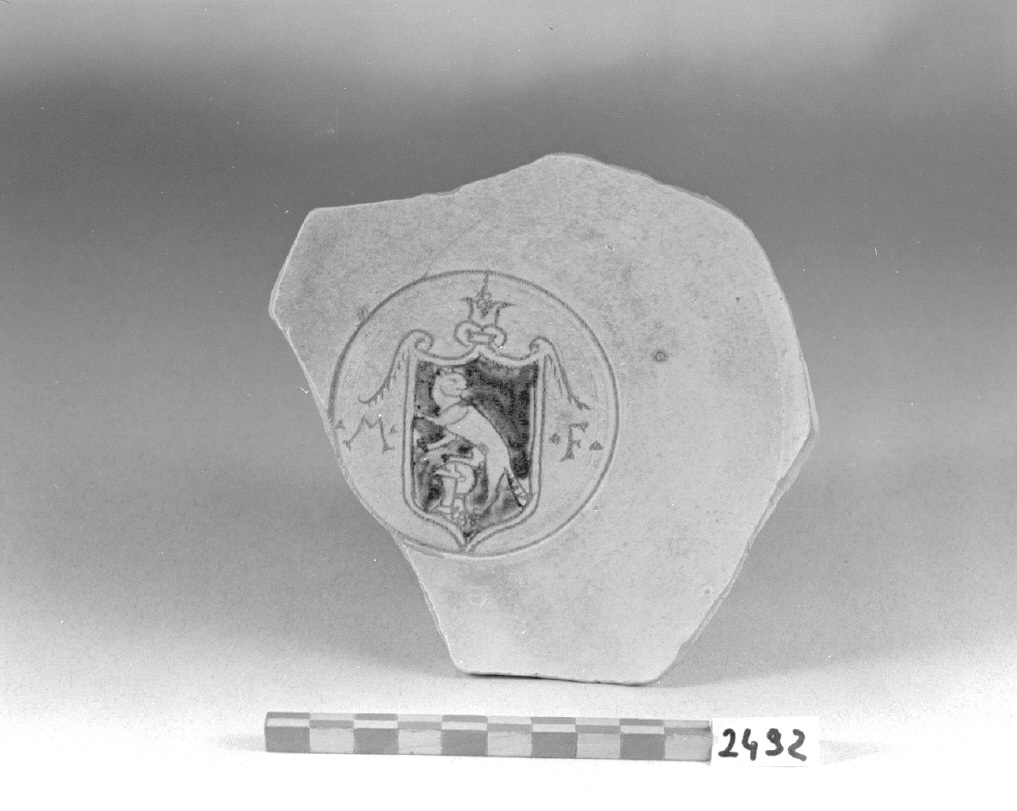 stemma gentilizio (piatto, frammento) - produzione veneziana (inizio sec. XVI)