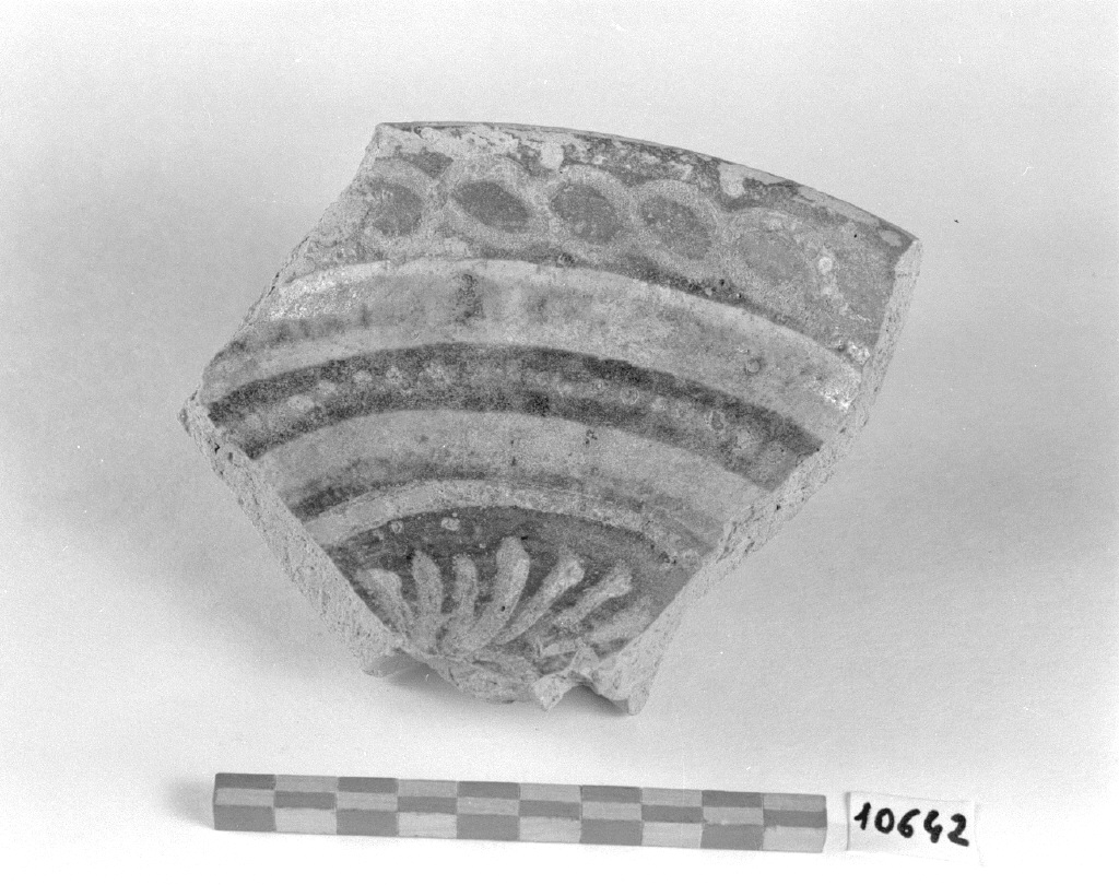 motivi decorativi (scodella, frammento) - produzione pugliese (secc. XIII/ XIV)