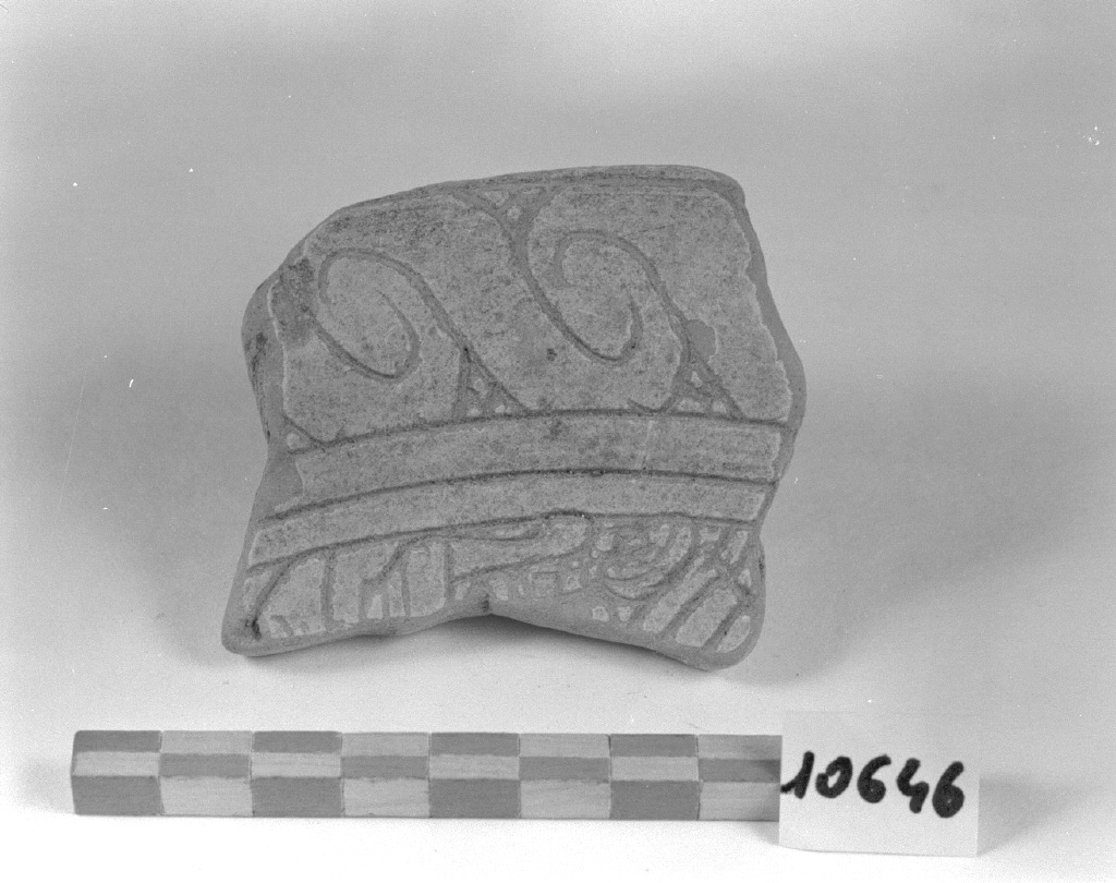 motivo decorativo geometrico (piatto, frammento) - bottega bizantina (sec. XII)