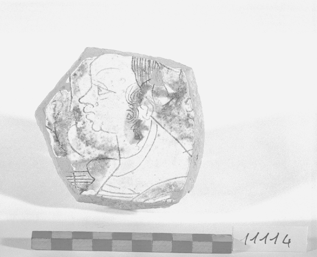 busto femminile (piatto, frammento) - produzione veneziana (prima metà sec. XVI)