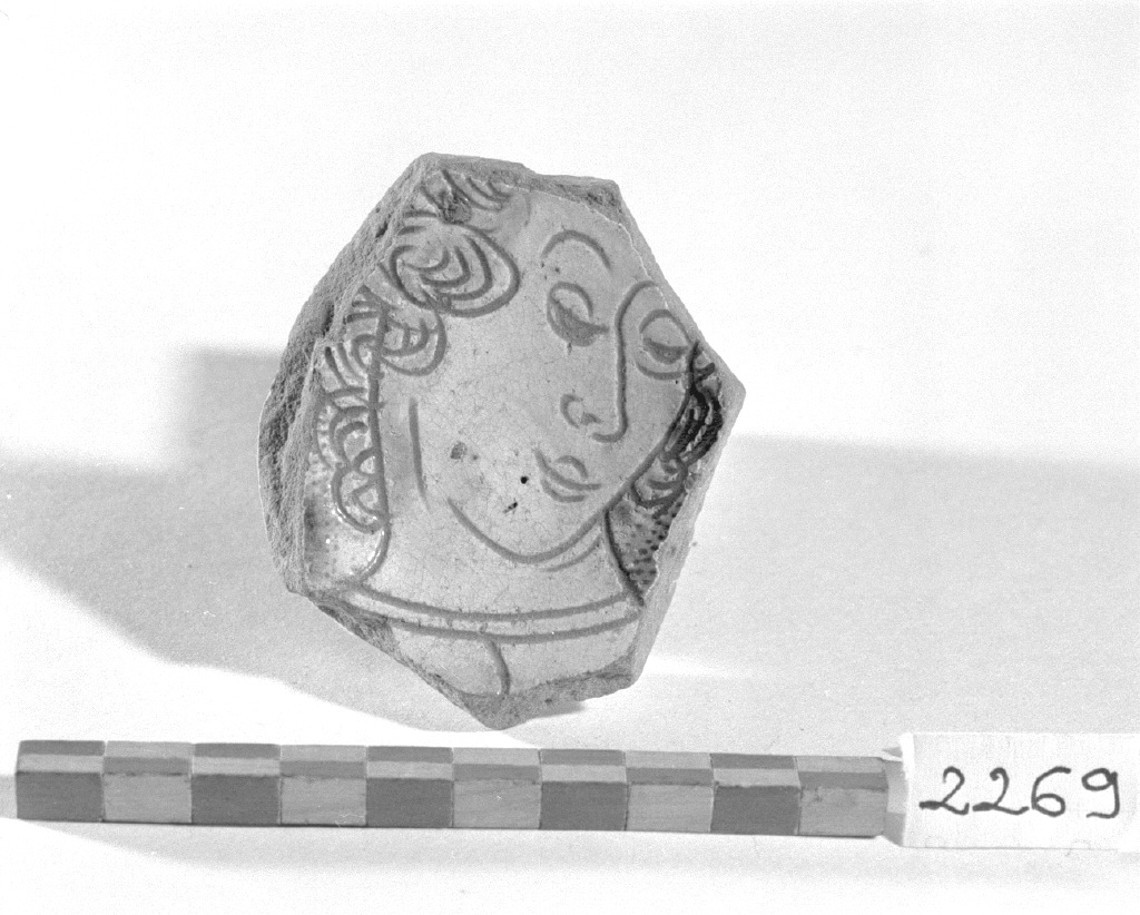 busto femminile (ciotola, frammento) - produzione veneziana (seconda metà sec. XV)