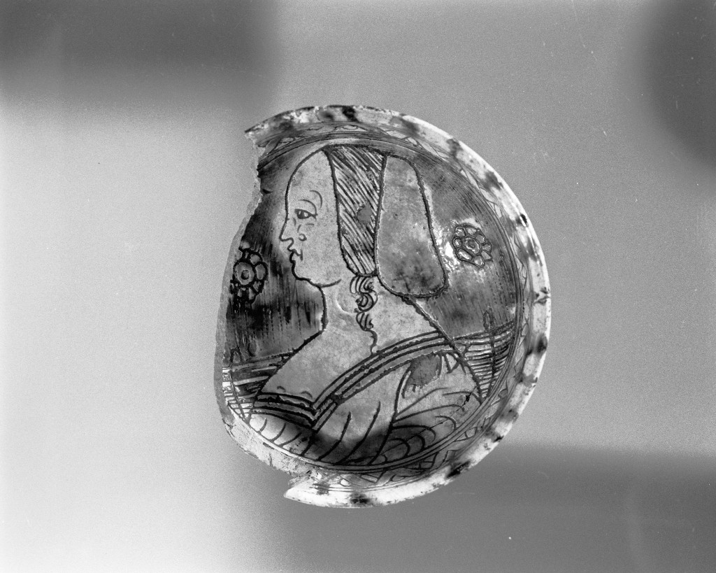 figura femminile (scodella, opera isolata) - bottega veneziana (fine sec. XV)