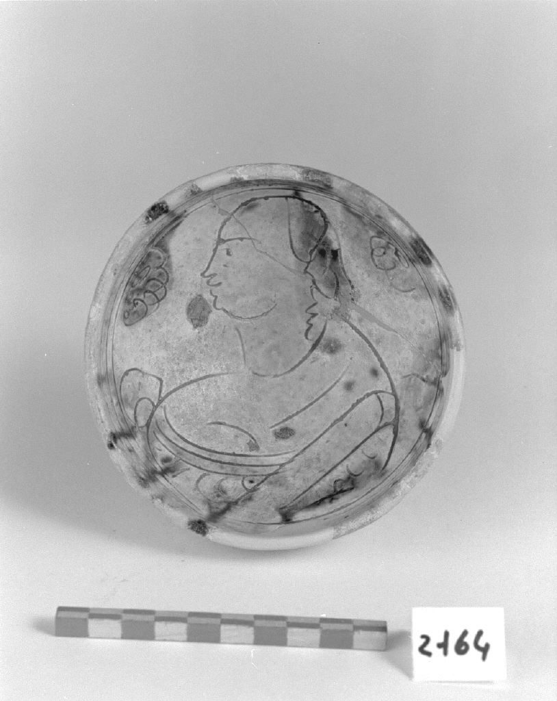 figura femminile (scodella, opera isolata) - bottega veneziana, bottega padovana (sec. XVI)
