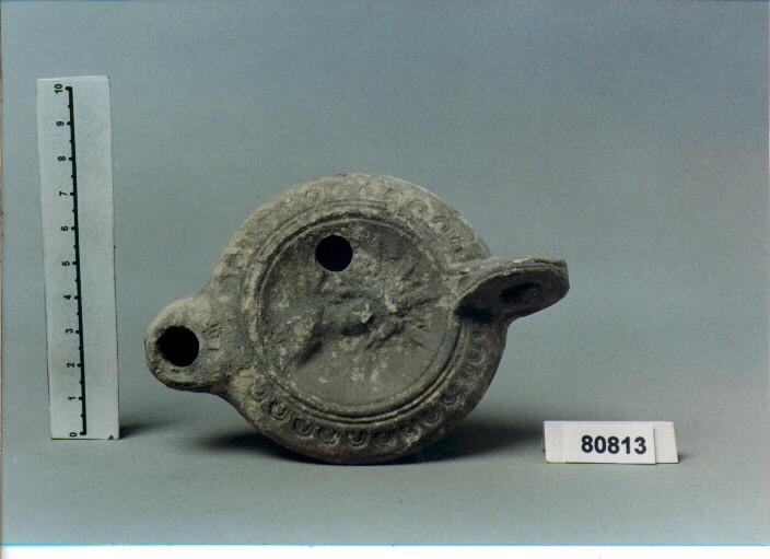 LUCERNA A BECCO CUORIFORME (SECC. I/ III D.C)