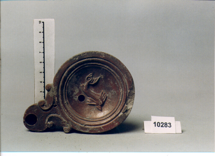 LUCERNA A VOLUTE, DRESSEL-LAMBOGLIA, TIPO 11 B (SECC. I/ II D.C)