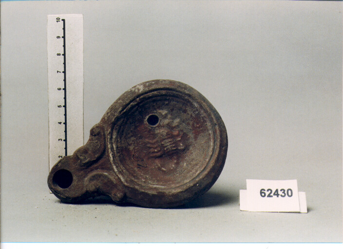 LUCERNA A VOLUTE, DRESSEL-LAMBOGLIA, TIPO 11 B (SECC. I/ II D.C)