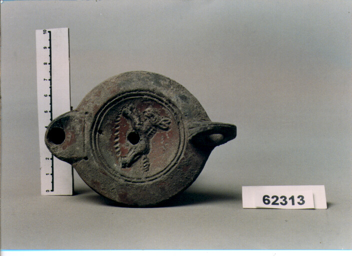 lucerna a becco arrotondato, DRESSEL, TIPO 20 (secc. I/ III d.C)