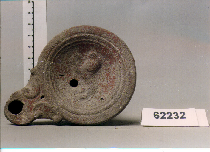 LUCERNA A VOLUTE, DRESSEL, TIPO 11 (SECC. I/ II D.C)