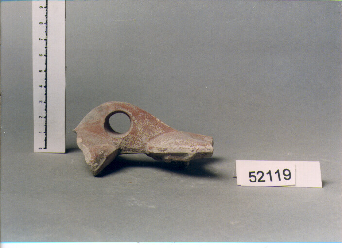 LUCERNA A VOLUTE/ FRAMMENTO (SECC. I/ II D.C)