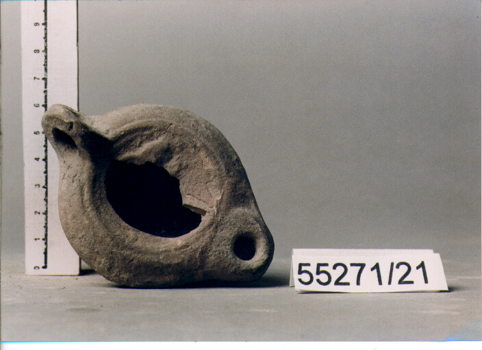 LUCERNA A BECCO CUORIFORME, DRESSEL, 27-28 (SECC. I/ III D.C)