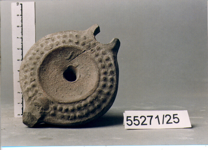 lucerna a becco arrotondato, DRESSEL 24 (SECC. I/ III D.C)