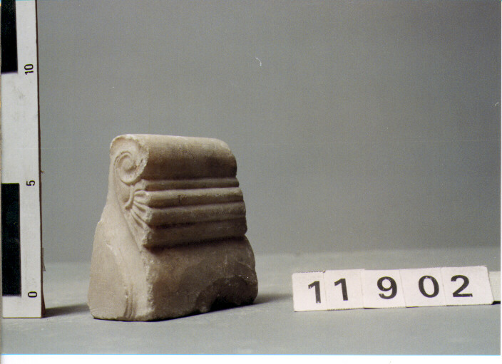 ELEMENTO ARCHITETTONICO (SECC. III A.C. / IV D.C)