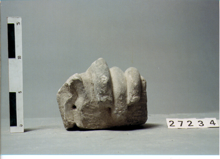 statua/ mano (SECC. III A.C. / IV D.C)