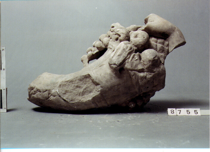 statua/ frammento (SECC. III A.C. / IV D.C)