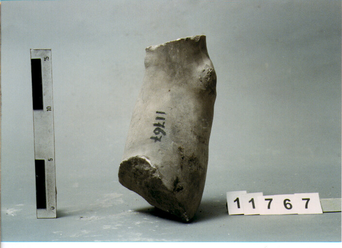 statua maschile/ gamba (SECC. III A.C. / IV D.C)