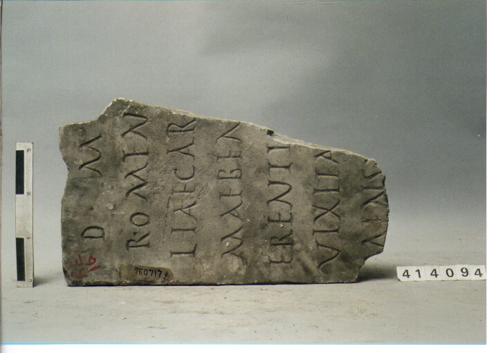 STELE FUNERARIA (INIZIO-FINE secc. II/ III d.C)