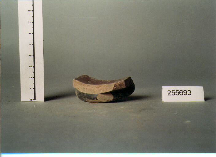 patera/ fondo (secc. IV/ I a.C)