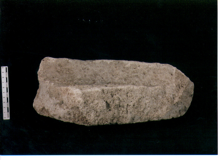 Supporto per stele/ frammento