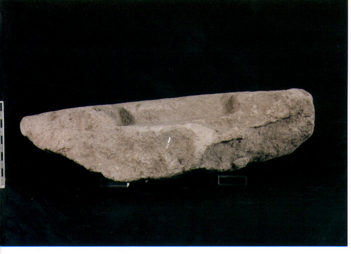 Supporto per stele/ frammento