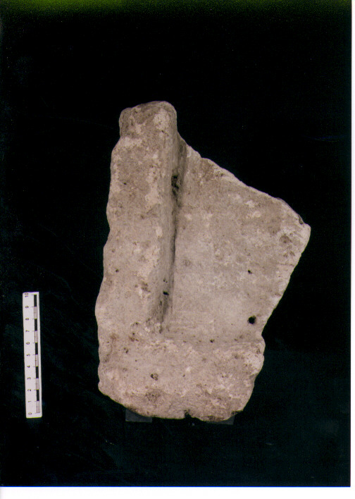 Supporto per stele/ frammento