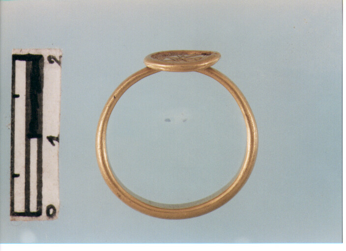 Anello a castone
