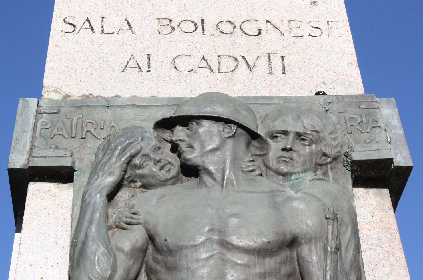 il commiato del soldato dalla sua famiglia (monumento ai caduti - a cippo) di Borghesani Alfonso (sec. XX)