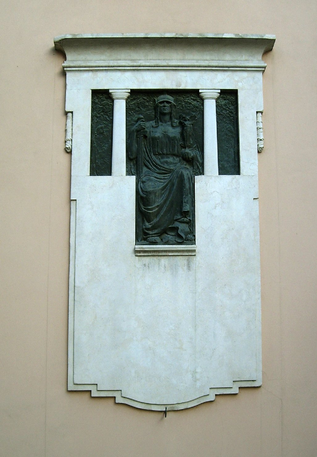 allegoria della Vittoria (monumento ai caduti - a lapide) di Borghesani Alfonso (sec. XX)