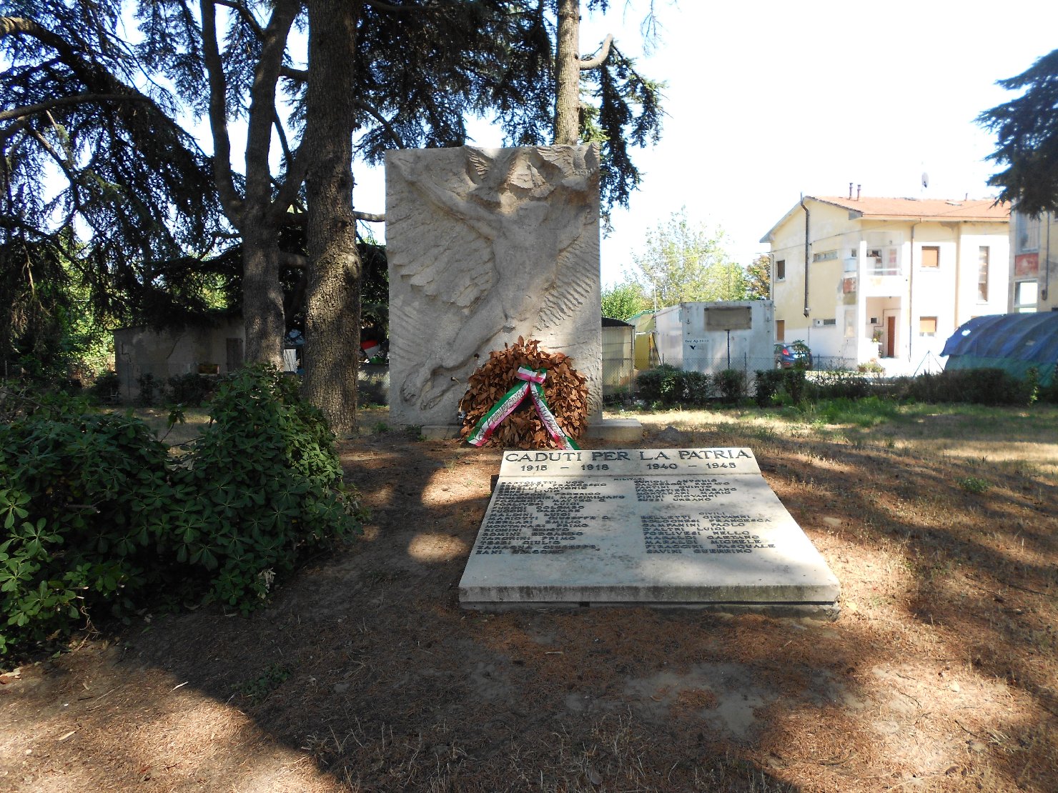 allegoria della morte del soldato (monumento ai caduti - a stele) - ambito ravennate (sec. XX)