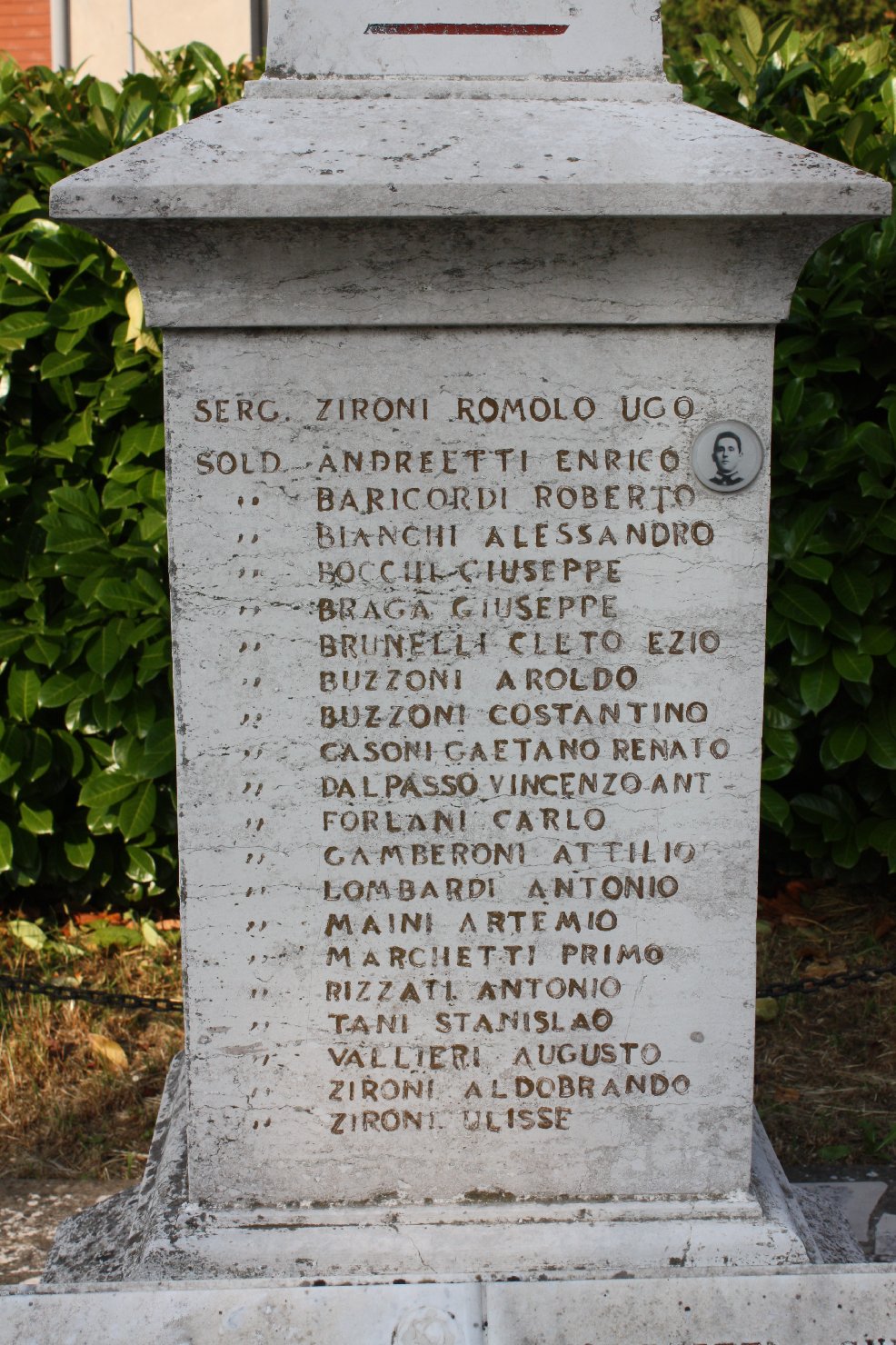 monumento ai caduti - ad obelisco - ambito ferrarese (sec. XX)