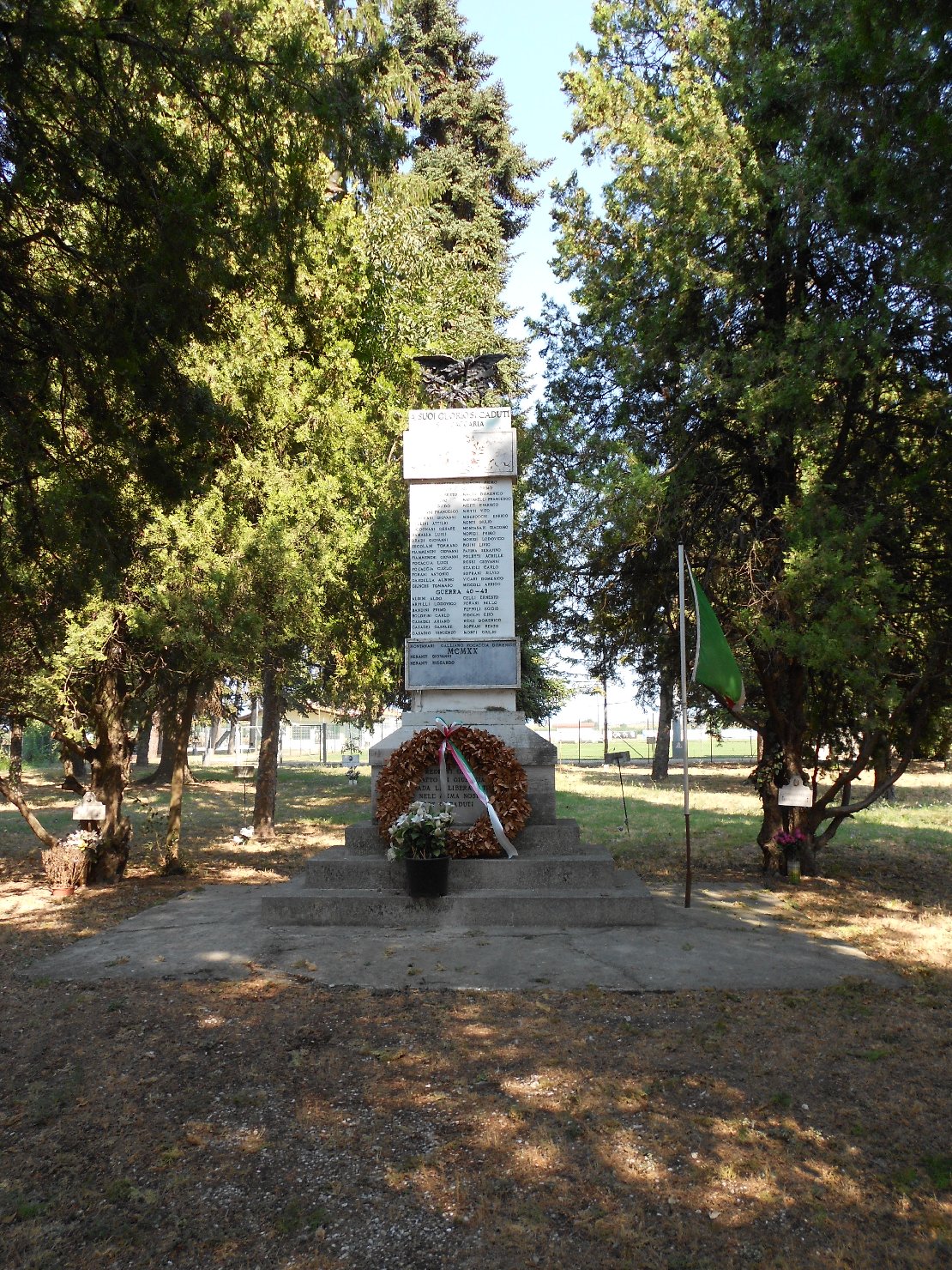 allegoria della Vittoria come aquila (monumento ai caduti - a stele) - ambito romagnolo (sec. XX)