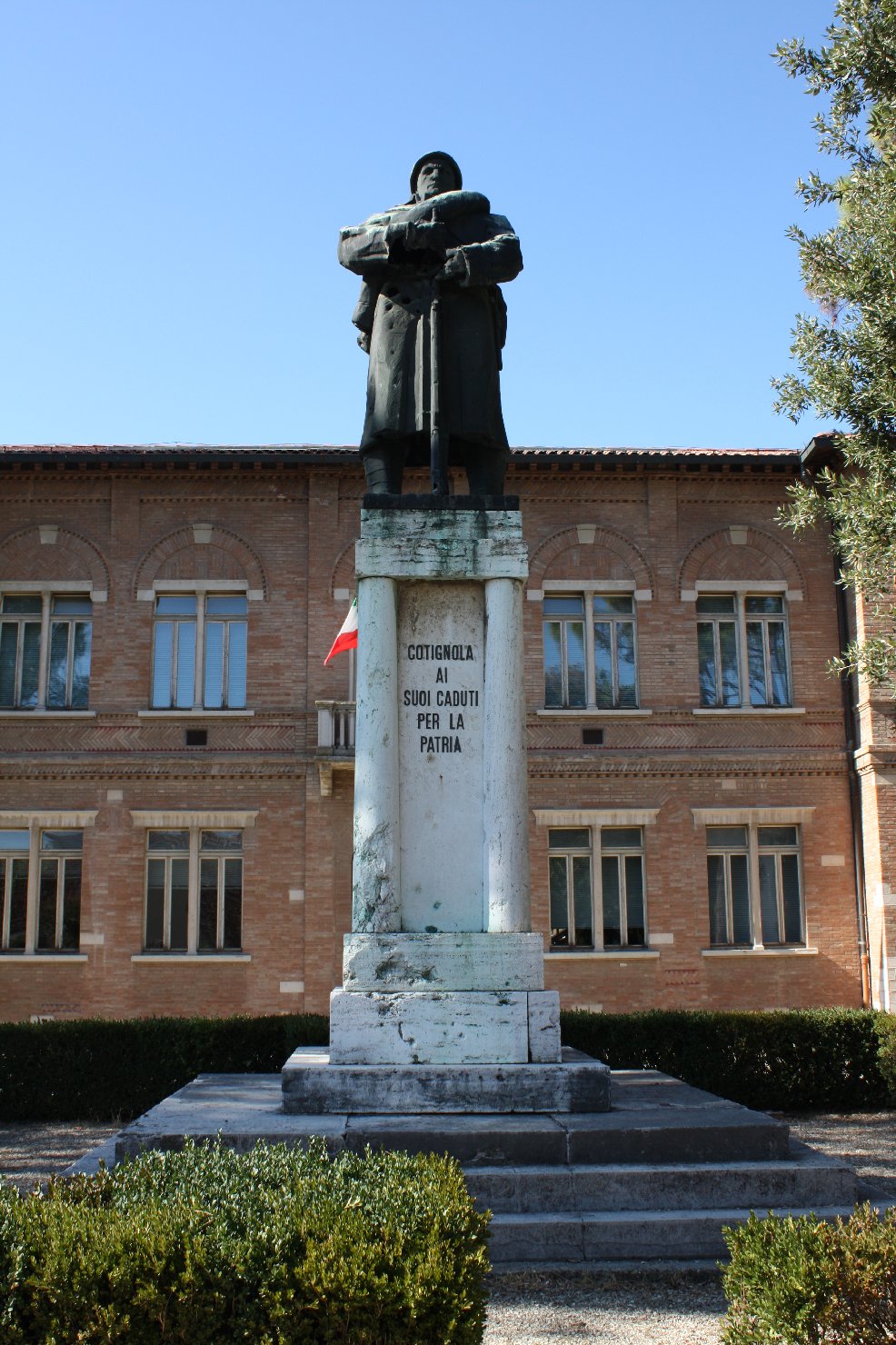 figura di soldato: fante (monumento ai caduti - a cippo) di Bentivoglio Ibleto (sec. XX)