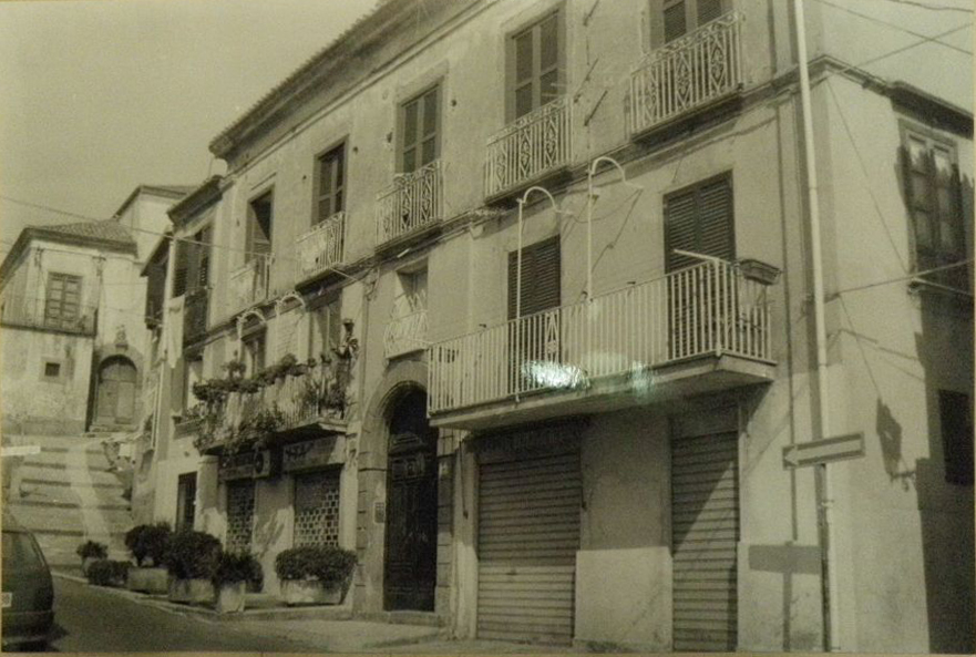 Palazzo Cipriani (palazzo, privato) - Nicotera (VV)  (XXI)
