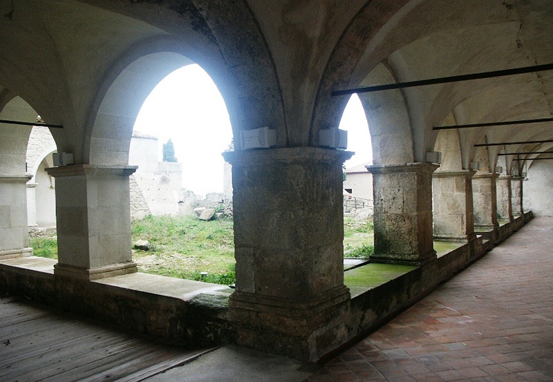 Chiostro ex convento di San Francesco (chiostro) - Gerace (RC)  (XIII)