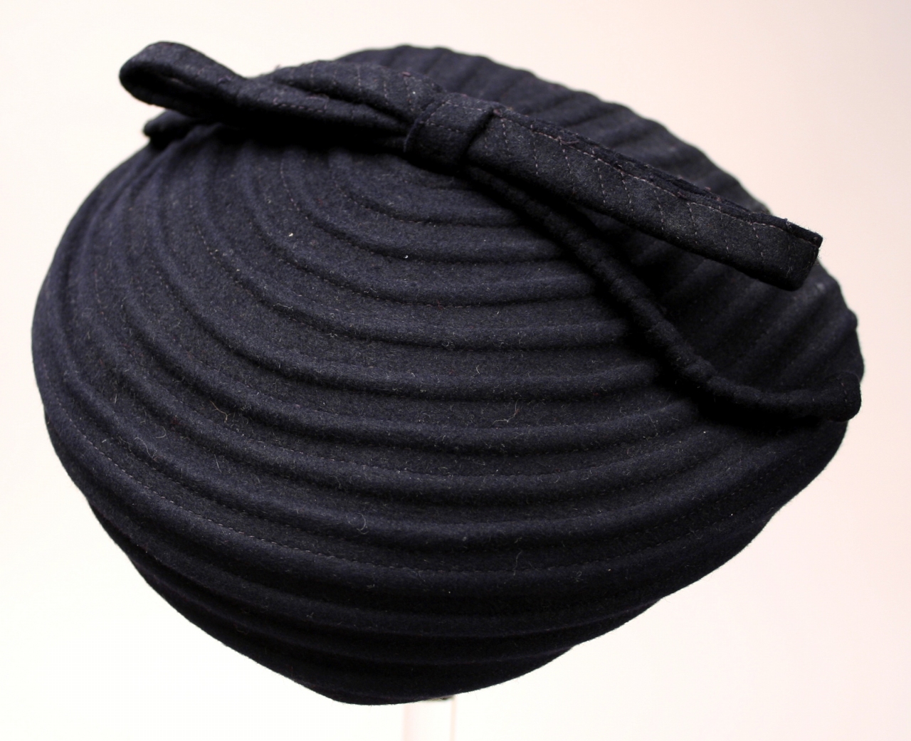 cappello, opera isolata - bottega inglese (metà sec. XX)