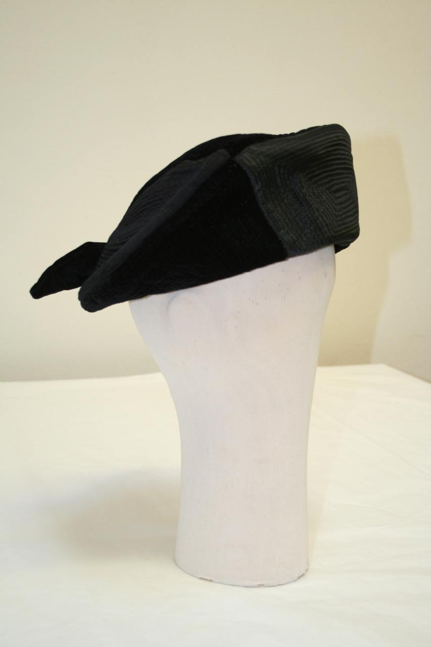 cappello, opera isolata - bottega parigina (metà sec. XX)