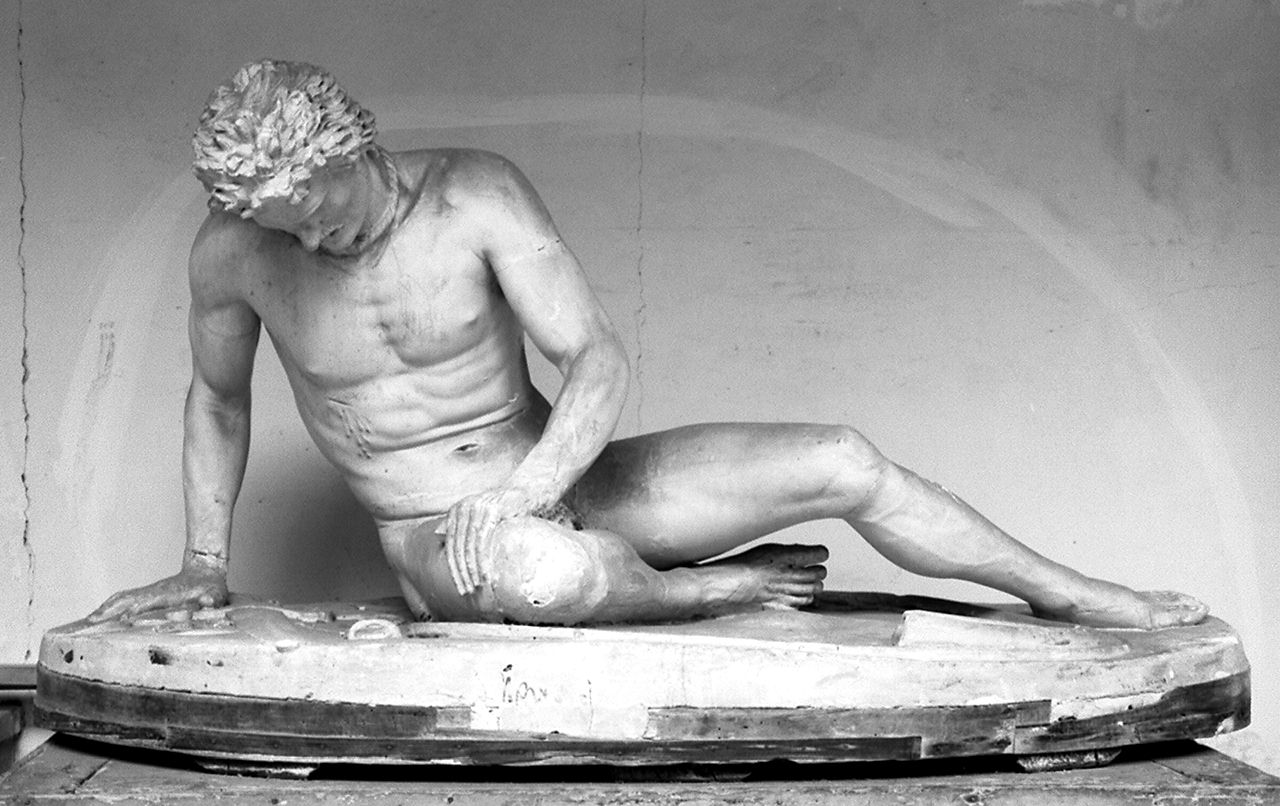 Galata morente, giovane nudo (statua) - produzione italiana (secc. XVIII/ XIX)