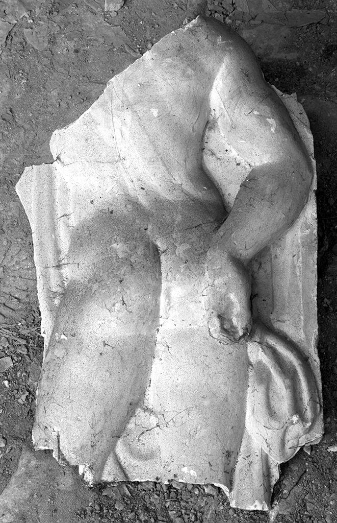 giovane nudo (rilievo, frammento) - bottega fiorentina (secc. XVIII/ XIX)