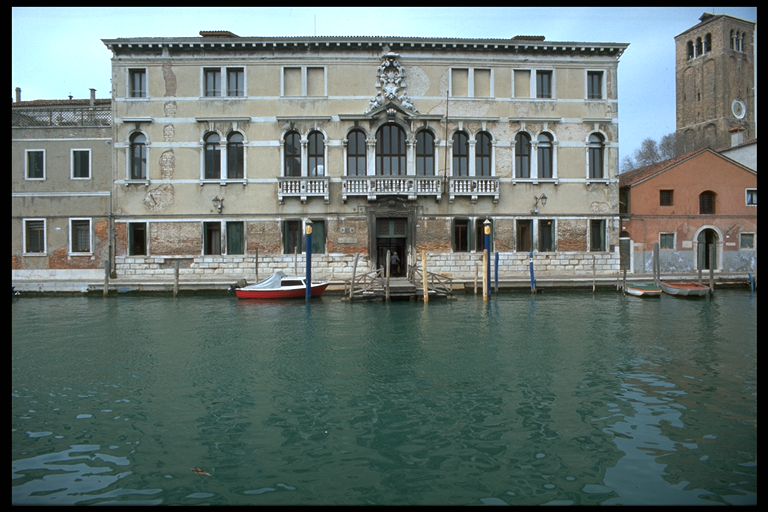 Palazzo Giustinian (palazzo) - Venezia (VE)  <br>Condizioni d'uso: <a class='link-esterno' href='https://docs.italia.it/italia/icdp/icdp-pnd-circolazione-riuso-docs/it/v1.0-giugno-2022/testo-etichetta-BCS.html' target='_bcs'>Beni Culturali Standard (BCS)</a>