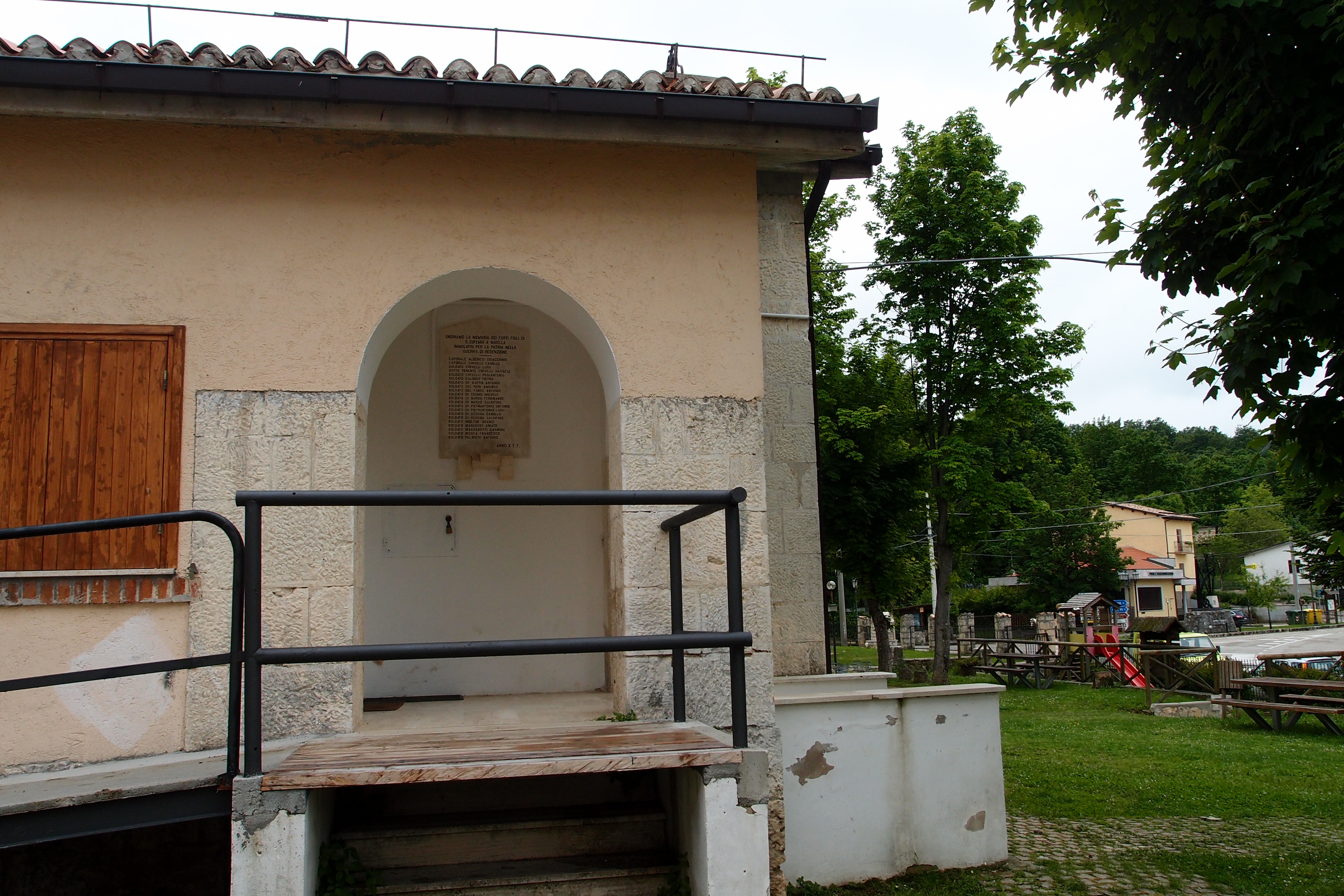 lapide commemorativa ai caduti - ambito abruzzese (sec. XX)