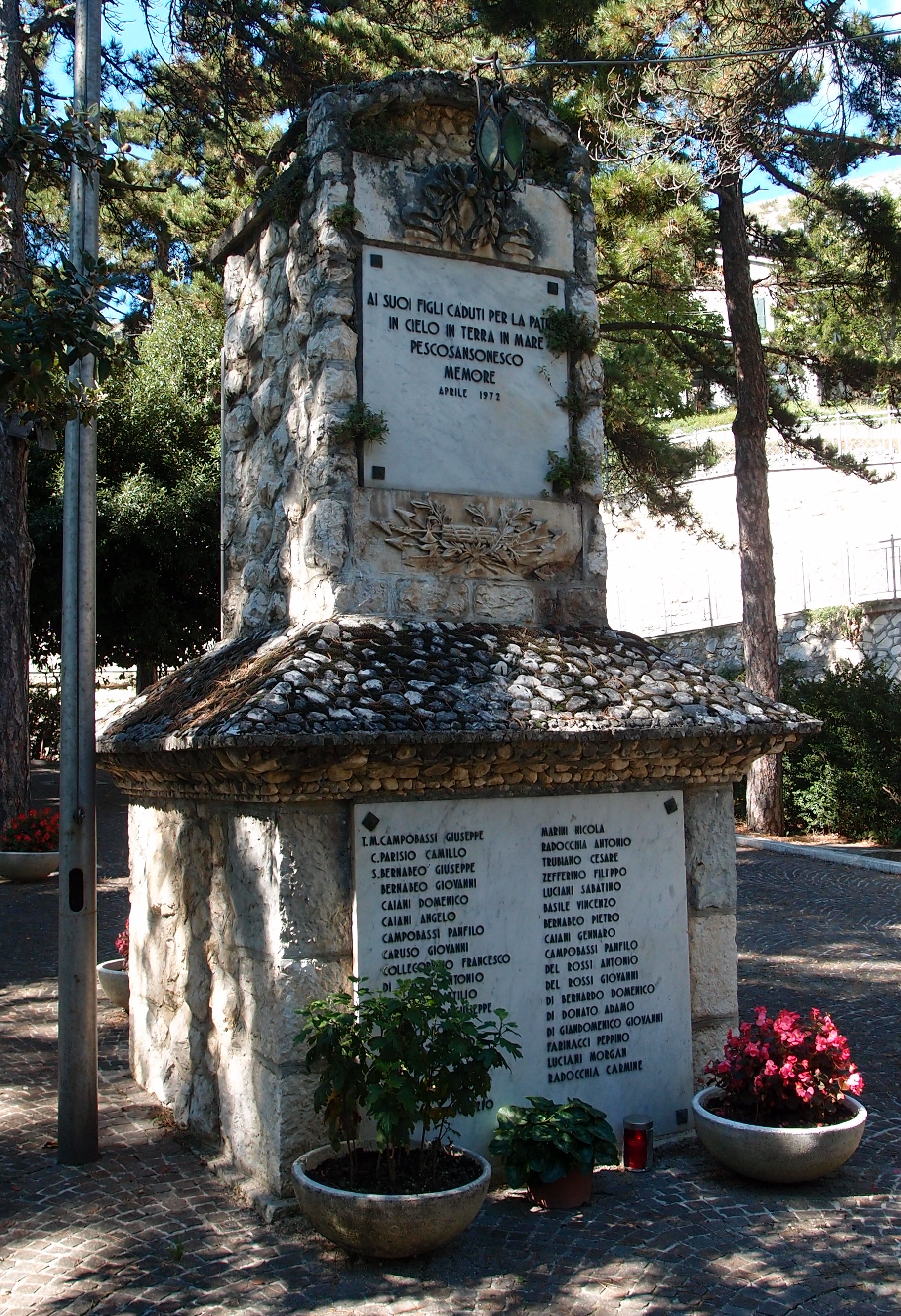 monumento ai caduti - a edicola - ambito abruzzese (sec. XX)