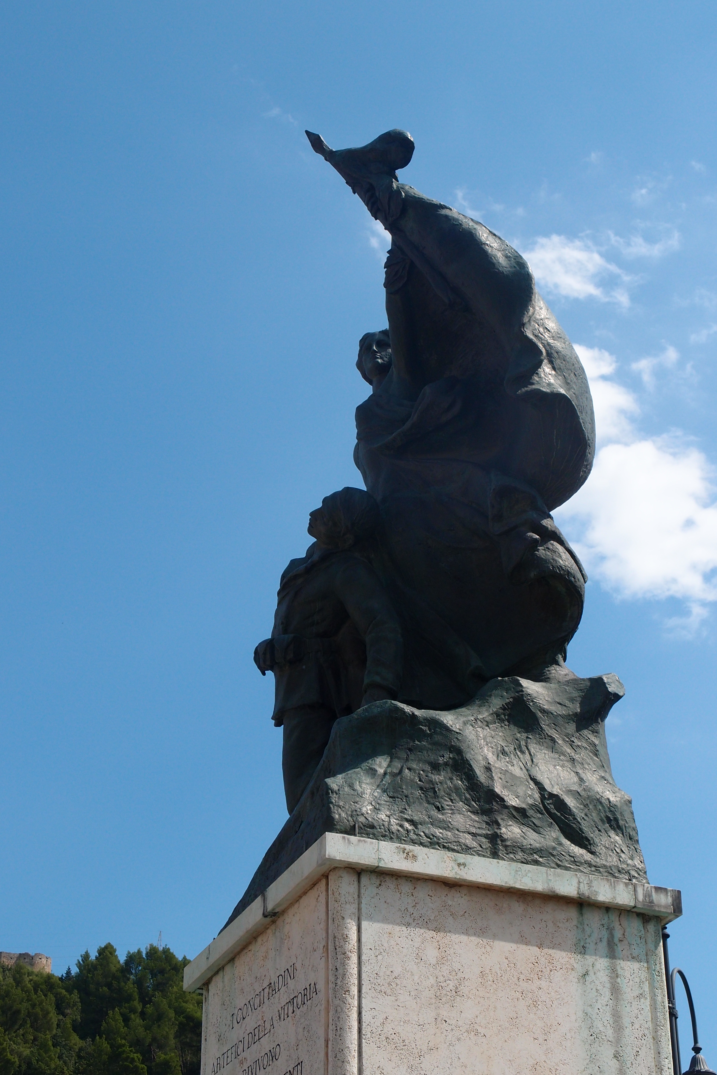 monumento ai caduti, allegoria del sacrificio del soldato per la patria (monumento ai caduti - a cippo) di Tamagnini Torquato (sec. XX)