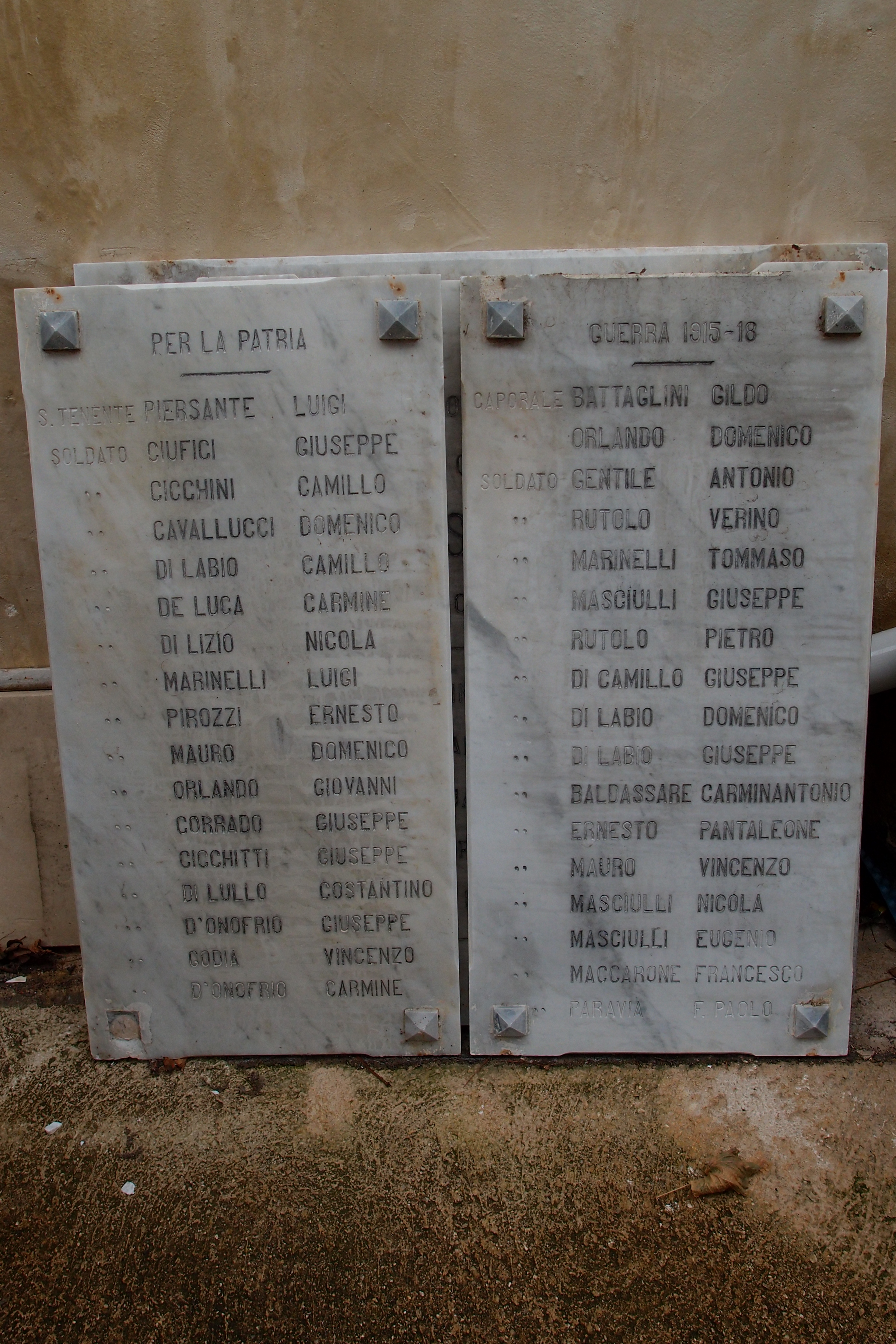 monumento ai caduti - a lapide - ambito abruzzese (sec. XX)