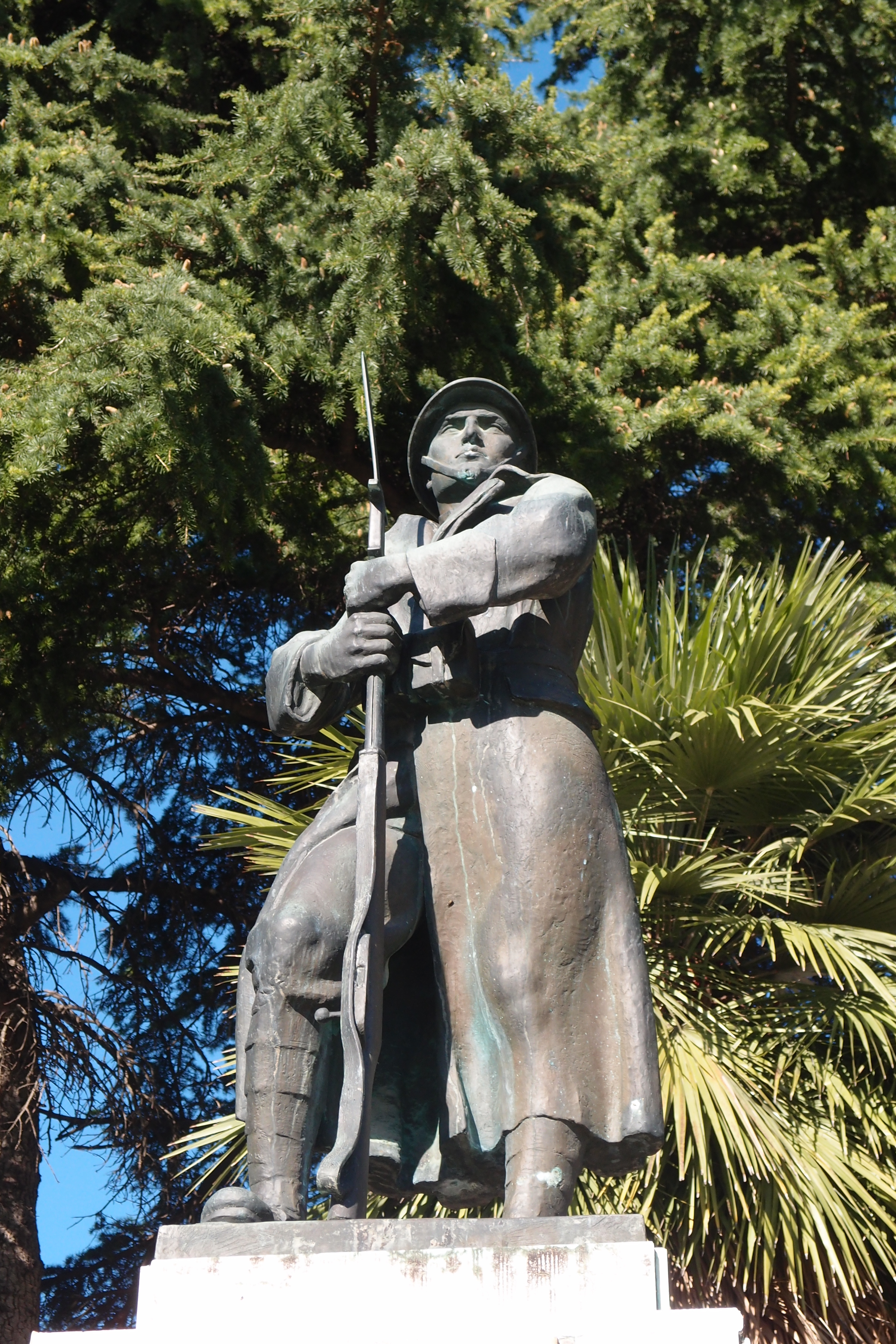 figura di soldato (scultura) di Negri, Giacomo (attribuito) (sec. XX)