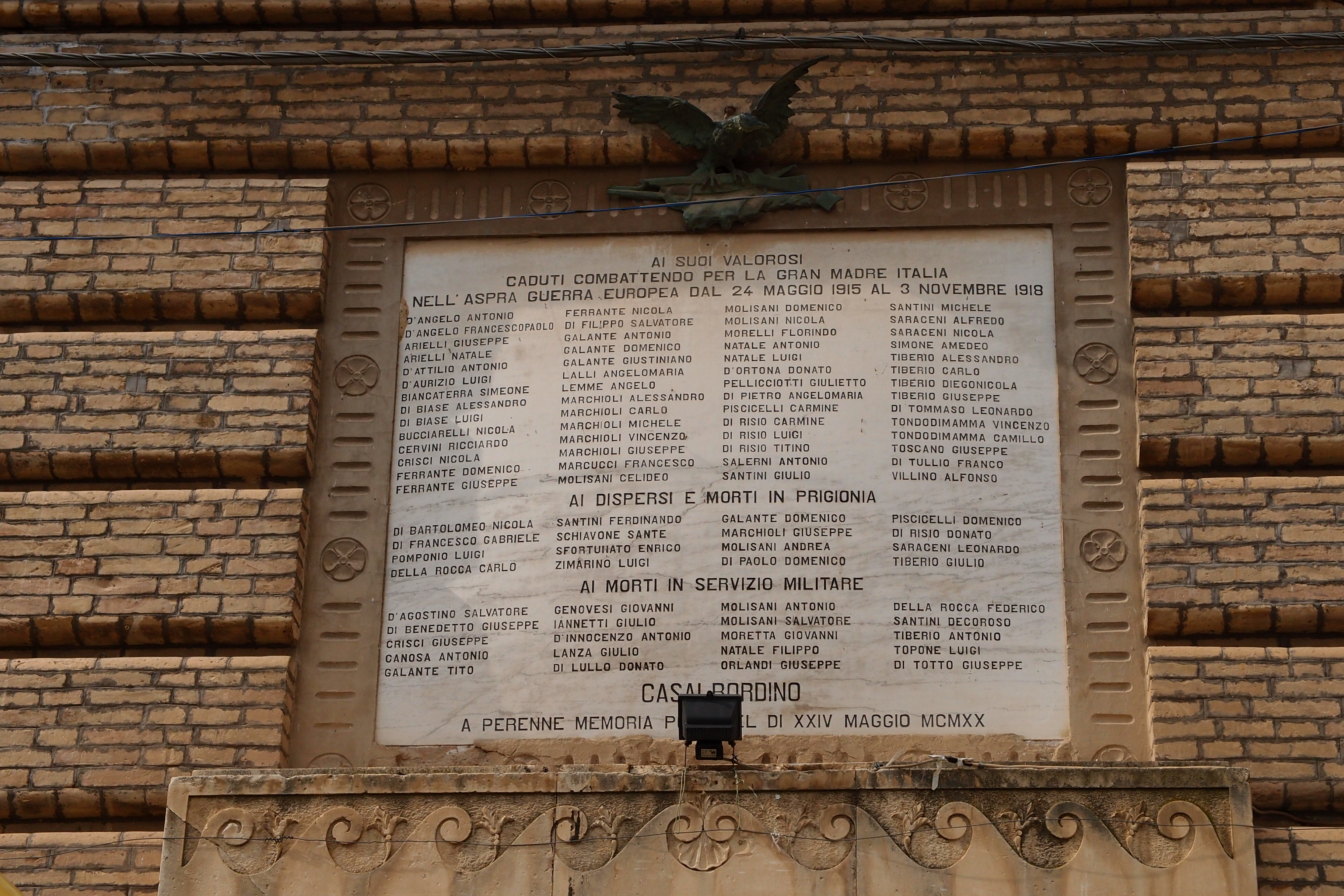 monumento ai caduti, allegoria della Vittoria come aquila (monumento ai caduti - a lapide) - ambito abruzzese (sec. XX)