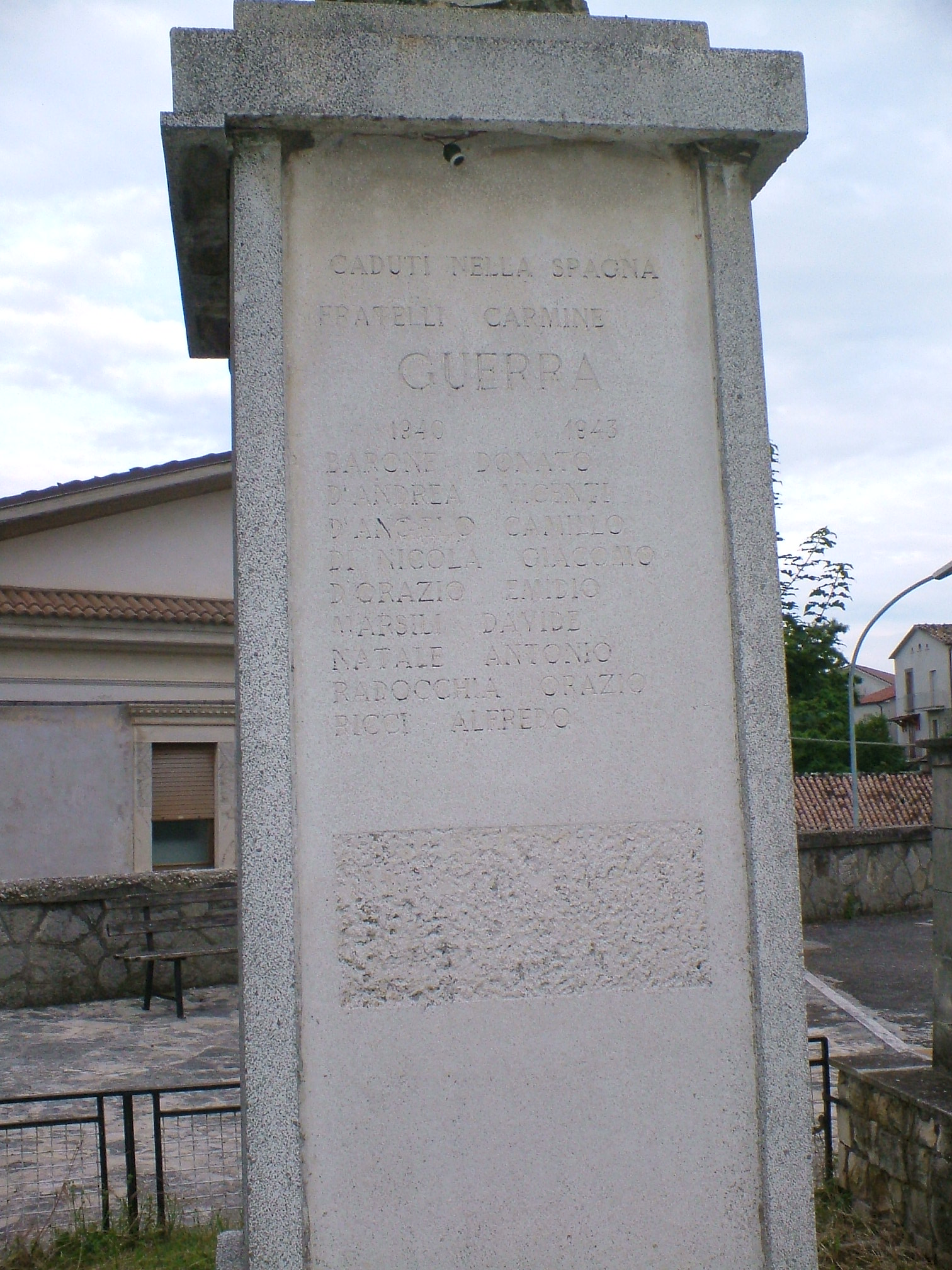 monumento ai caduti, allegoria della Vittoria come aquila (monumento ai caduti - a basamento) di Di Nicolantonio E (sec. XX)