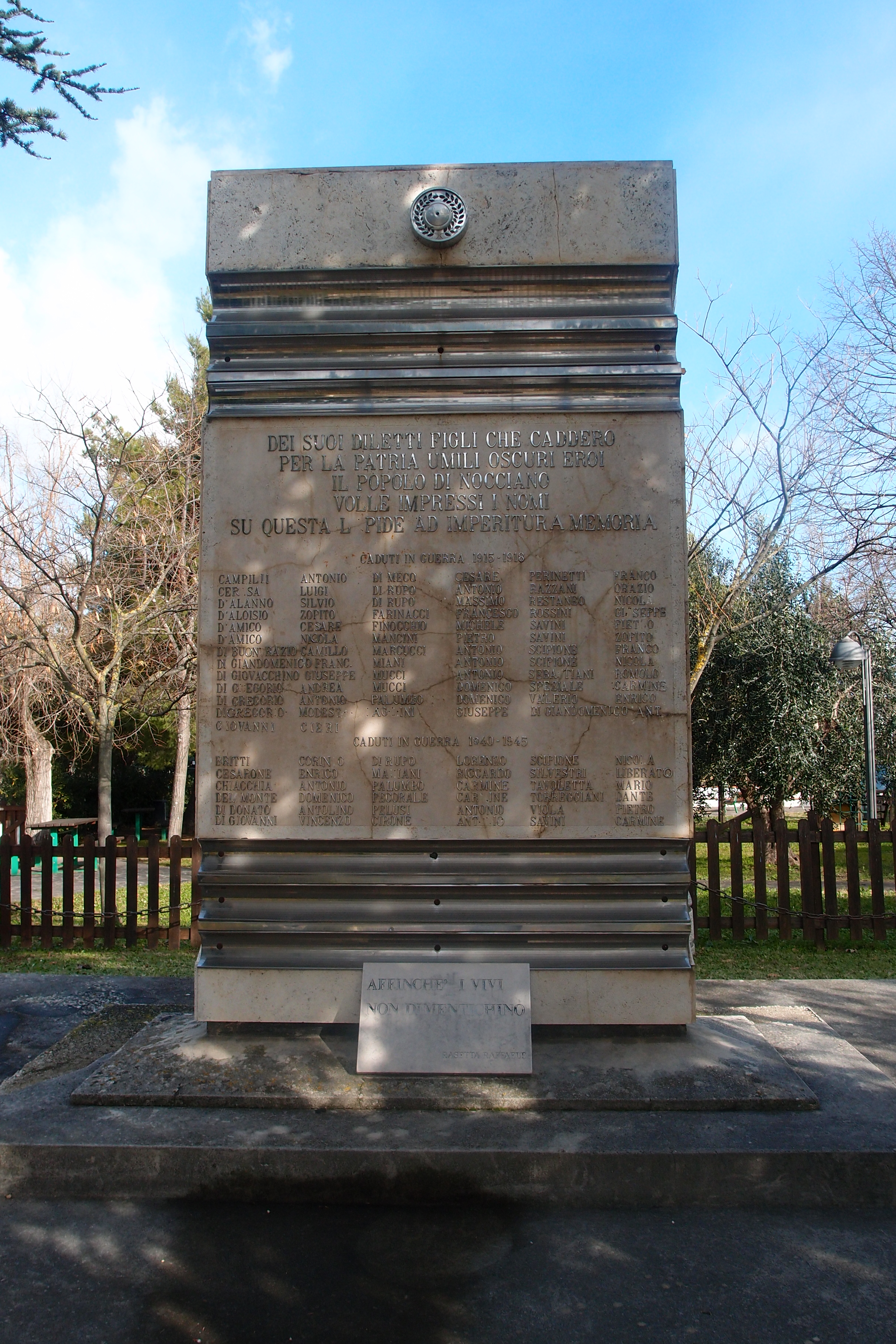 monumento ai caduti - a stele di Cirilli Mario (sec. XX)