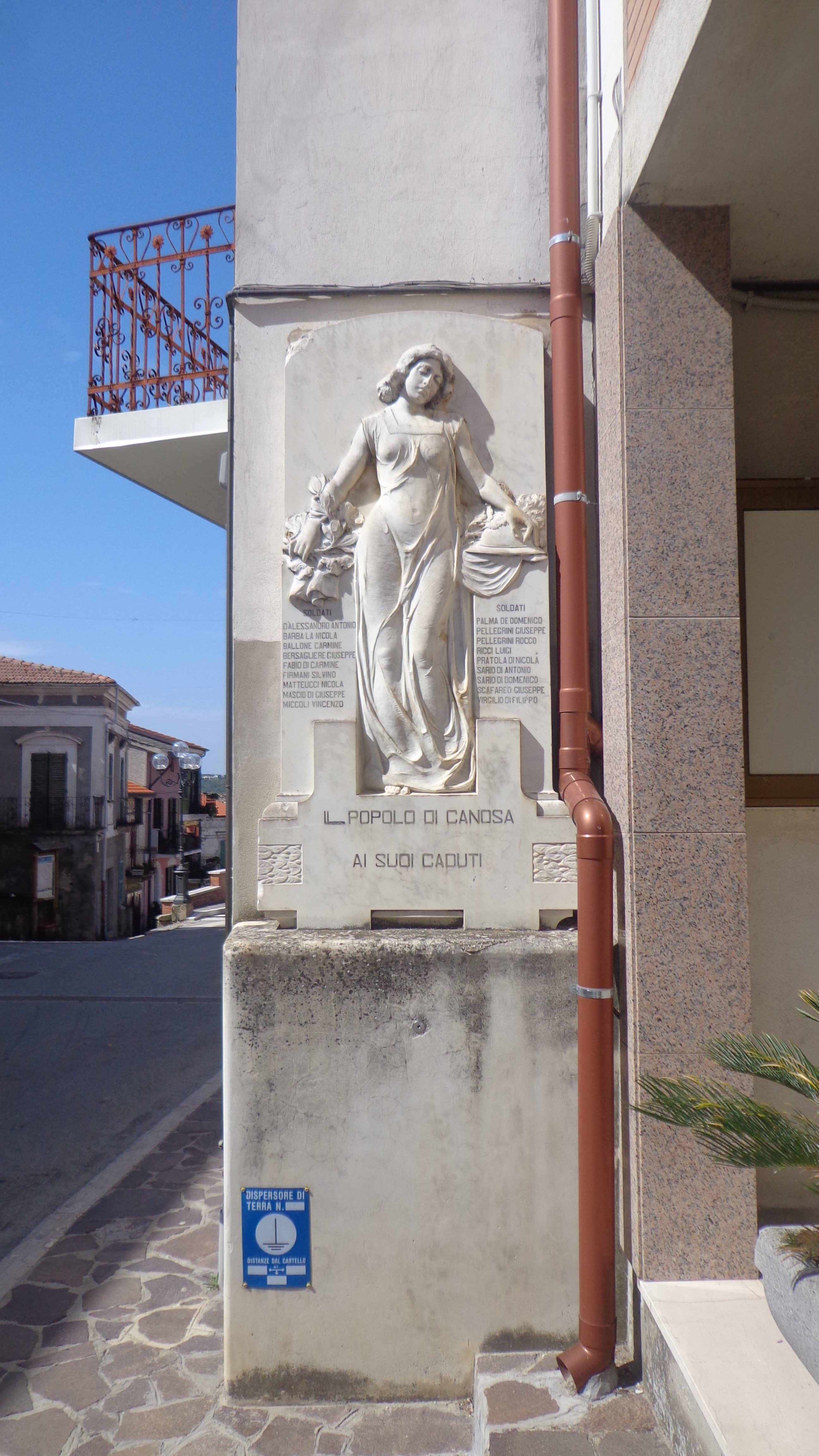 allegoria della patria (monumento ai caduti - a lapide) - ambito abruzzese (sec. XX)