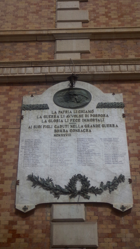 monumento ai caduti - a lapide - ambito abruzzese (sec. XX)