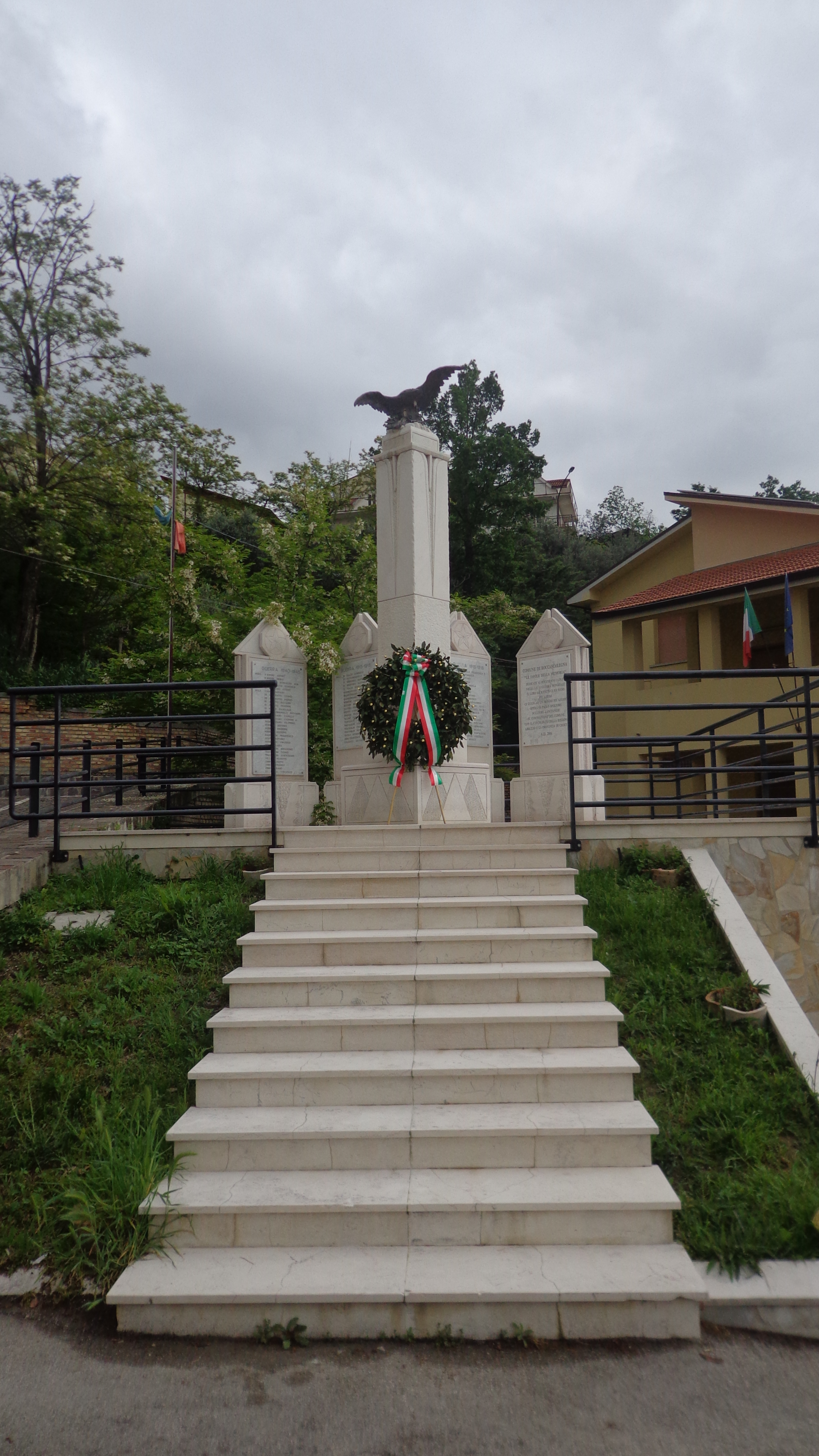 allegoria della vittoria come aquila (monumento ai caduti) di Spoltore Paolo (attribuito) - ambito abruzzese (sec. XX, sec. XXI)